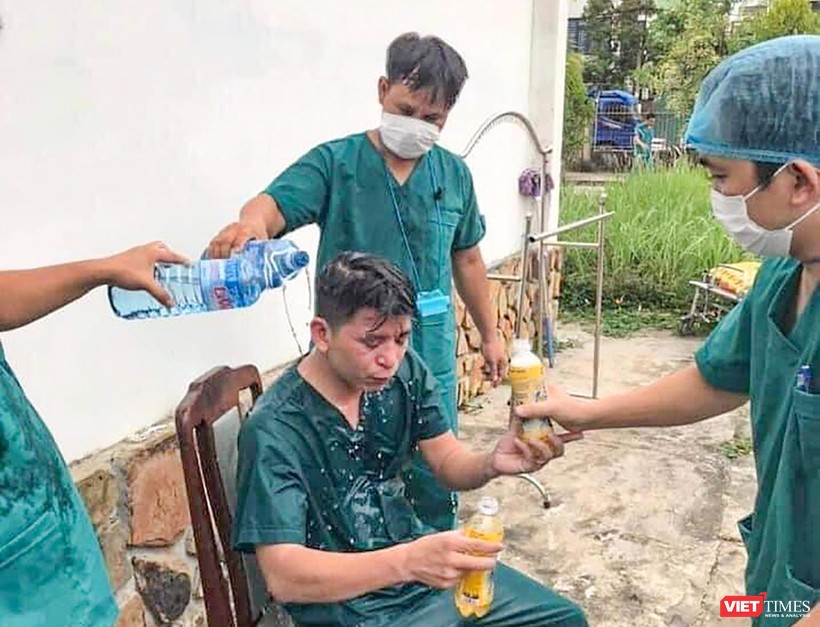 Một cán bộ y tế Đà Nẵng bị sốc do làm việc quá tải khi dịch COVID-19 bùng phát tại địa phương