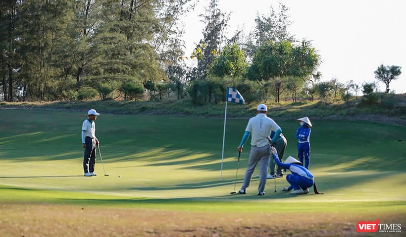 Các Golfer tham gia giải đấu tại sân golf trên địa bàn
