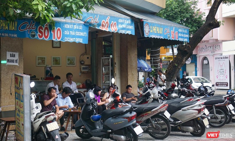 Sáng ngày 9/6, các hàng quán ở Đà Nẵng được phép mở cửa phục vụ tại chỗ sau 21 ngày không có ca mắc COVID-19 mới trong cộng đồng