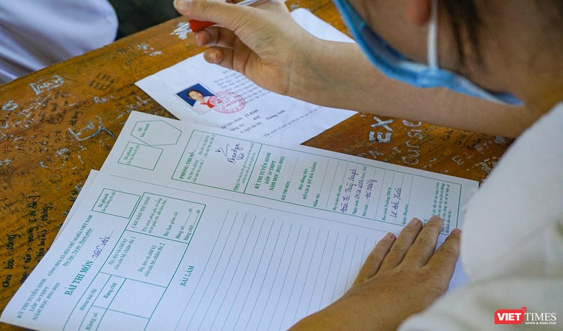 Thí sinh làm bài thi tại kỳ thi lớp 10 THPT năm học 2021-2022 ở Đà Nẵng