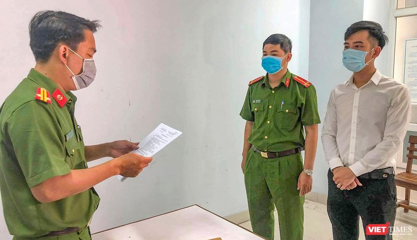 Cơ quan CSĐT Công an TP Đà Nẵng tống đạt quyết định khởi tố bị can đối với giám đốc Công ty TNHH quốc tế AMIDA