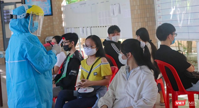 Các thí sinh tham dự kỳ thi tốt nghiệp THPT năm hoạc 2021 trên địa bàn TP Đà Nẵng được lấy mẫu xét nghiệm COVID-19