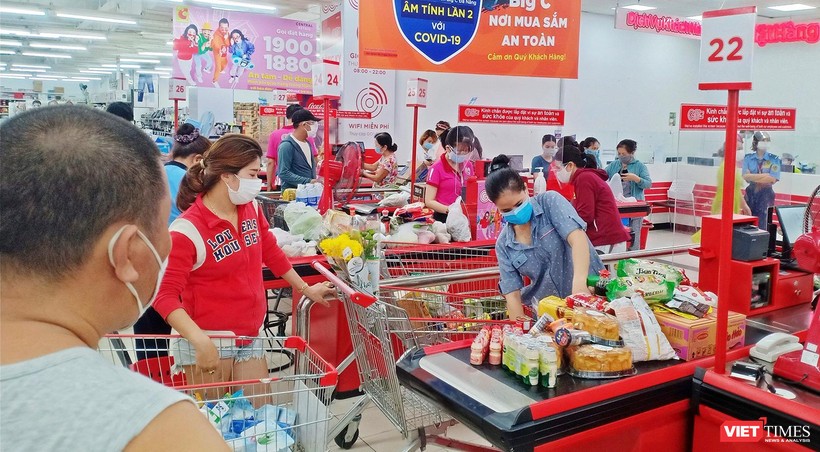 Hoạt động bình thường tại trung tâm thương mại trên địa bàn TP Đà Nẵng.
