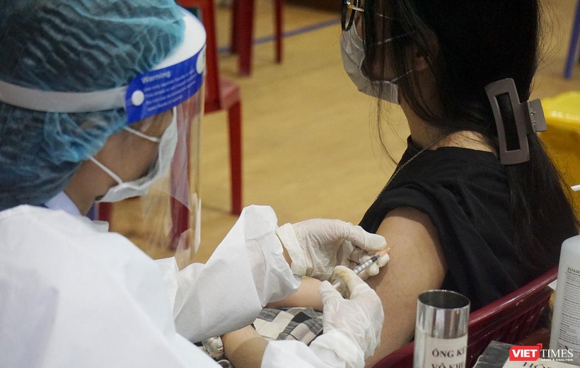 Đà Nẵng tiêm vaccine phòng COVID-19 cho người dân