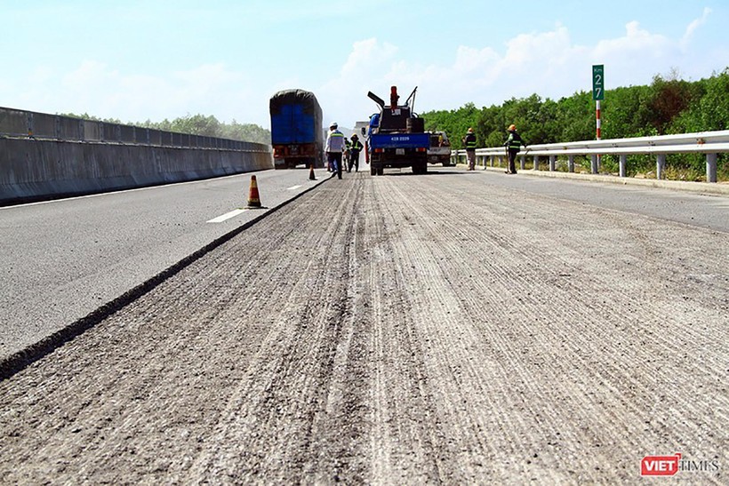 Tuyến cao tốc Đà Nẵng-Quảng Ngãi trong giai đoạn sửa chữa do hư hỏng