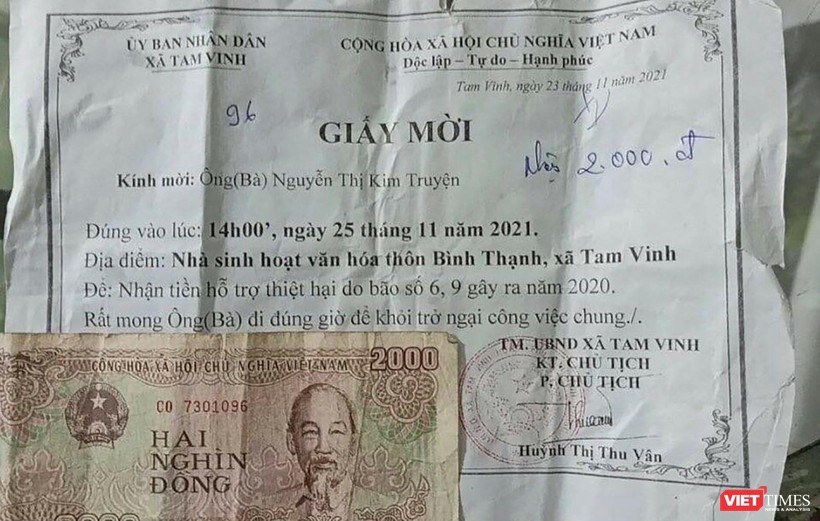 Giấy mời nhận tiền hỗ trợ thiệt hại bão lũ và số tiền nhận của người dân xã Tam Vinh (huyện Phú Ninh, tỉnh Quảng Nam)