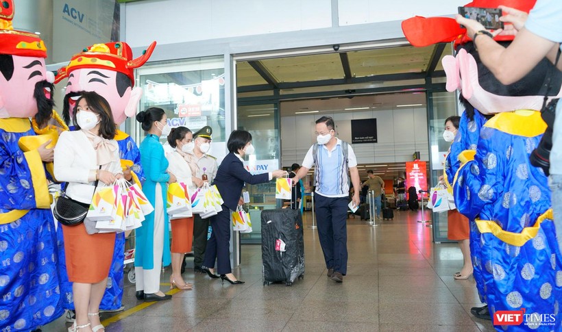 Những vị khách đầu tiên xông đất Đà Nẵng trong năm 2022