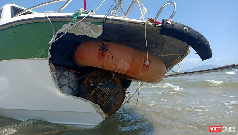 Hiện trường vụ tai nạn chìm tàu cao tốc mang số hiệu QNa1152 tại biển Cửa Đại (Hội An, Quảng Nam) khiến 17 người chết