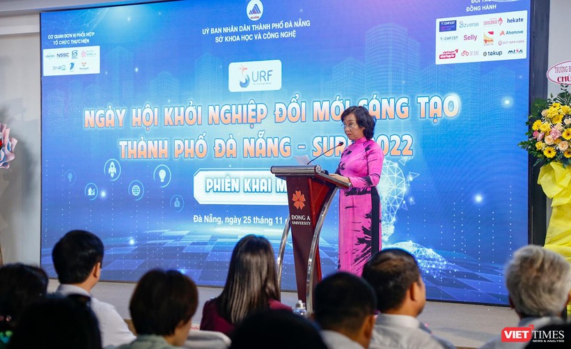 Bà Ngô Thị Kim Yến - Phó Chủ tịch UBND TP Đà Nẵng phát biểu tại phiên khai mạc ngày hội Khởi nghiệp đổi mới sáng tạo TP Đà Nẵng năm 2022