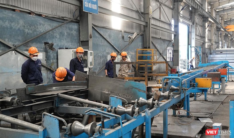 Công nhân làm việc tại các nhà máy trong Khu công nghiệp trên địa bàn TP Đà Nẵng