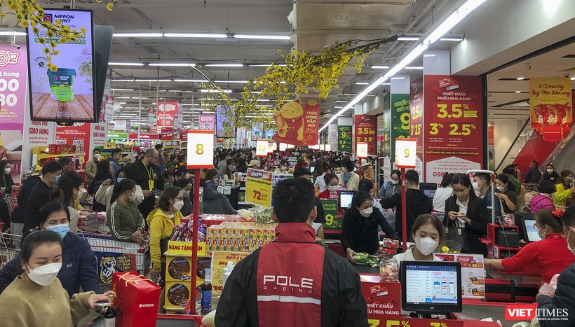 Người dân Đà Nẵng mua sắm Tết tại siêu thị trên địa bàn