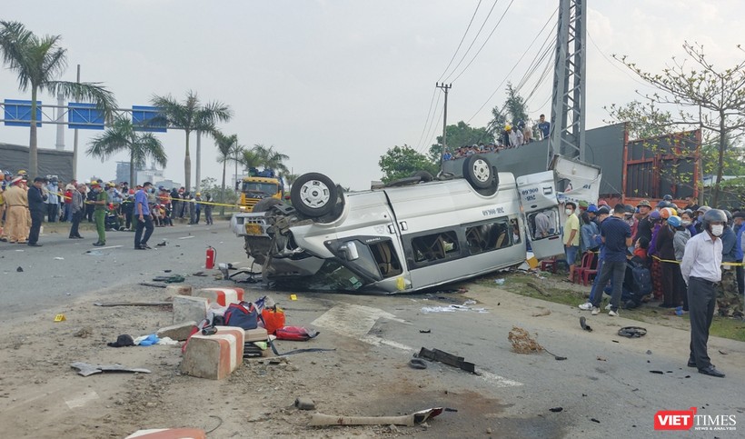 Hiện trường vụ tai nạn giao thông đặc biệt nghiêm trọng xảy ra sáng ngày 14/2 tại Quảng Nam