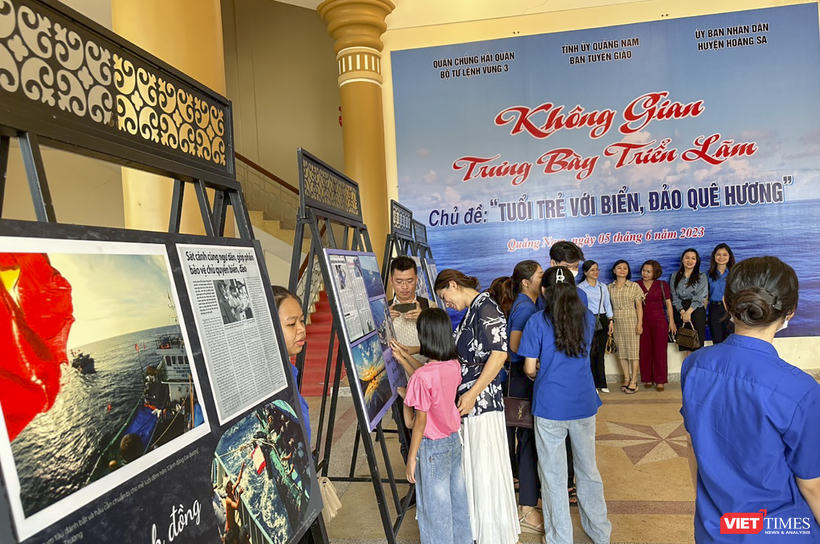 Một góc triển lãm chủ quyền biển đảo Việt Nam mang chủ đề “Tuổi trẻ với biển đảo quê hương” tại Trung tâm Văn hóa tỉnh Quảng Nam