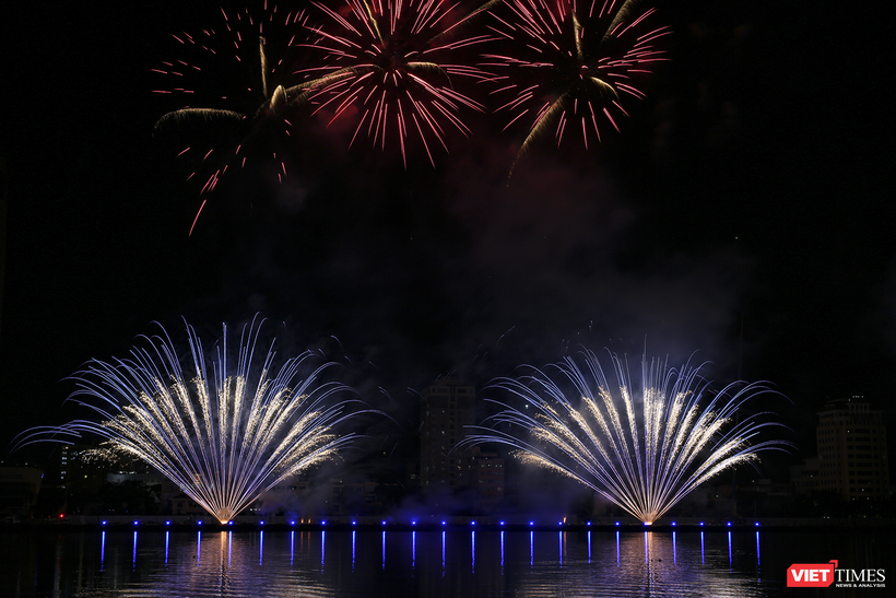 Pha trình diễn pháo hoa của đội Úc tại đêm trình diễn thứ 3 của lễ hội pháo hoa quốc tế Đà Nẵng 2023 (DIFF2023)