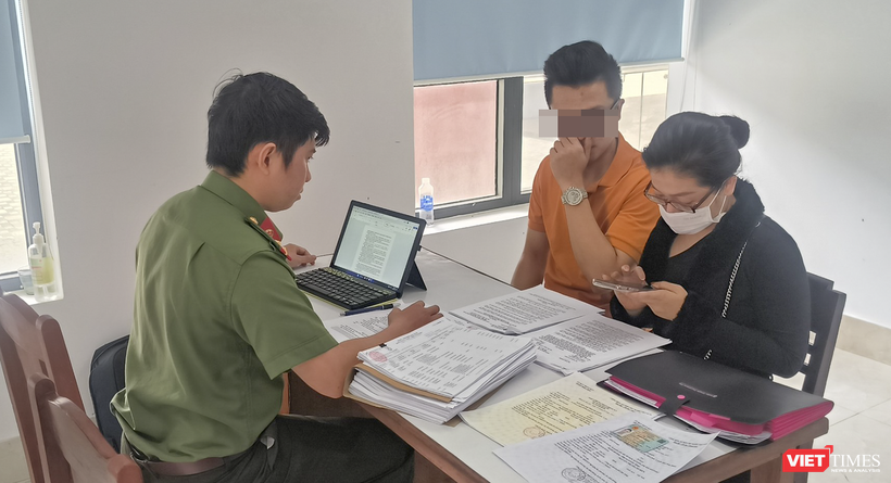 Lực lượng an ninh mạng - Công an TP Đà Nẵng làm việc với các cơ sở kinh doanh thương mại điện tử chưa thực hiện đầy đủ các nghĩa vụ về thuế. (ảnh CATP)