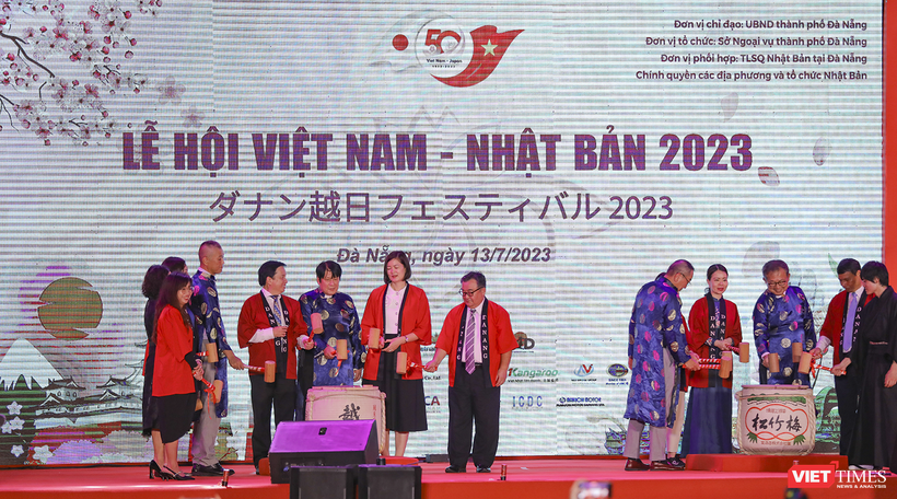 Các đại biểu đánh trống khai mạc lễ hội giao lưu văn hoá Việt Nam - Nhật Bản TP Đà Nẵng năm 2023