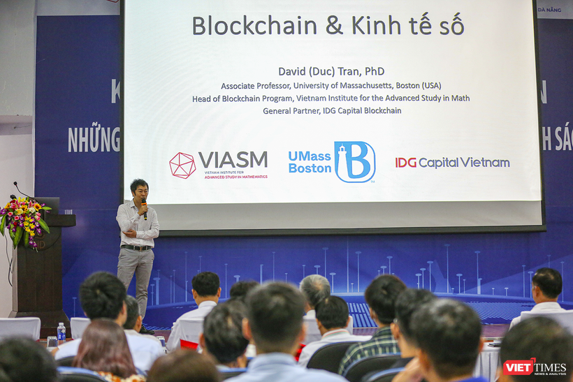 GS.David (Đức) Trần – Đại học Massachusetts (Mỹ) trình bày bài giảng mang chủ đề "Blockchain và kinh tế số"