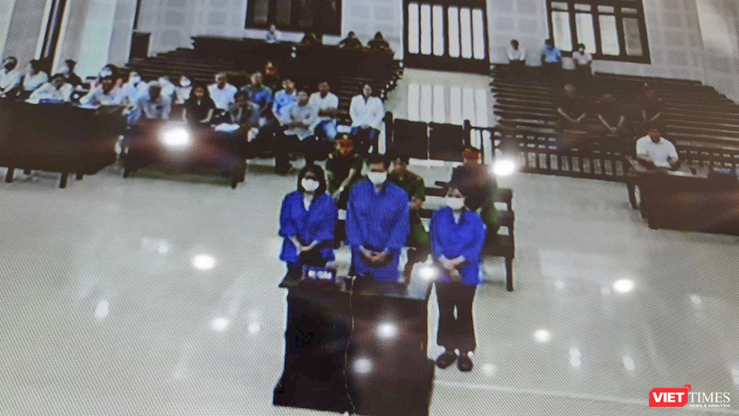 Các bị cáo Tôn Thất Thạnh, Nguyễn Thị Thanh Nhàn và Lê Thị Kim Chi tại toà