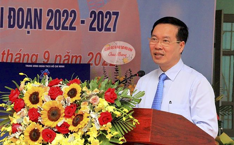 Chủ tịch nước Võ Văn Thưởng tham dự Lễ Khai giảng năm học mới tại trường Phổ thông dân tộc bán trú Tiểu học và Trung học cơ sở Thung Nai, huyện Cao Phong (Hòa Bình) năm 2022 - Ảnh: TTXVN