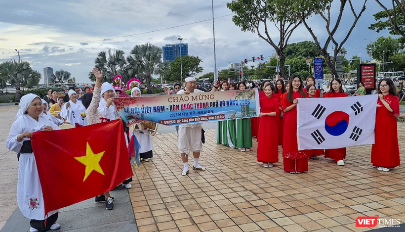 Diễu hành chào mừng lễ hội Việt Nam - Hàn Quốc TP Đà Nẵng 2023
