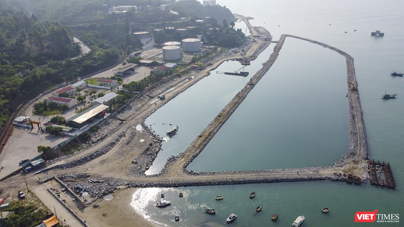 Một góc công trường xây lắp hạng mục cơ sở hạ tầng dùng chung-Dự án đầu tư xây dựng Bến cảng Liên Chiểu, TP Đà Nẵng nhìn từ trên cao
