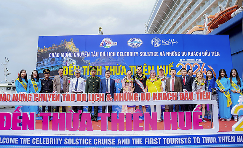 Quang cảnh lễ đón tàu du lịch đầu tiên đến tỉnh Thừa Thiên Huế bằng đường biển năm 2024. (ảnh thuathienhue.gov.vn)