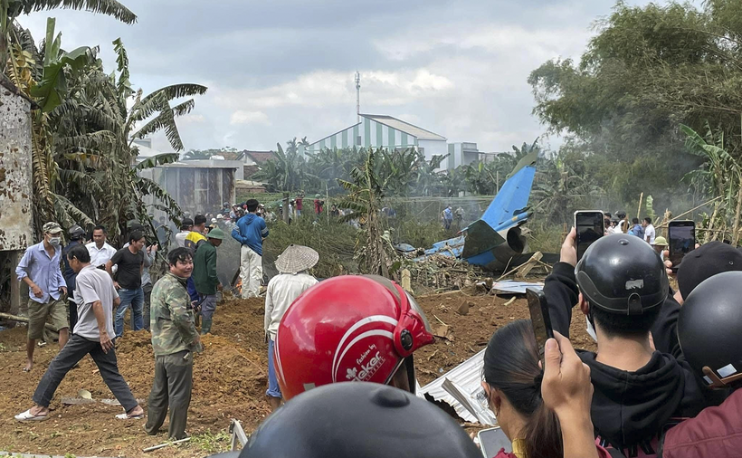 HIện trường vụ rơi máy bay quân sự ở Quảng Nam (ảnh: Bạn đọc cung cấp)