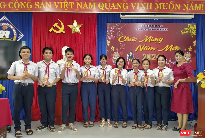 Các học sinh của trường THCS Nguyễn Phú Hường (xã Hòa Tiến, huyện Hoà Vang) đạt giải cao tại cuộc thi học sinh giỏi TP Đà Nẵng năm 2024.