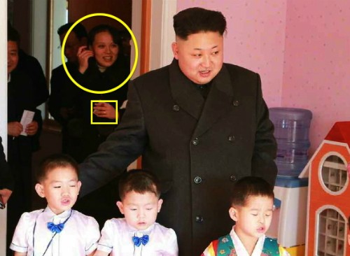 Bức ảnh cho thấy em gái ông Kim Jong-un, Kim Yo-jong có thể đang đeo nhẫn cưới. Ảnh: KCNA
