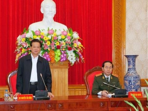 Thủ tướng Nguyễn Tấn Dũng làm việc với Đảng ủy Công an Trung ương và lãnh đạo Bộ Công an về tình hình, kết quả công tác Công an năm 2014; phương hướng, nhiệm vụ công tác năm 2015. 