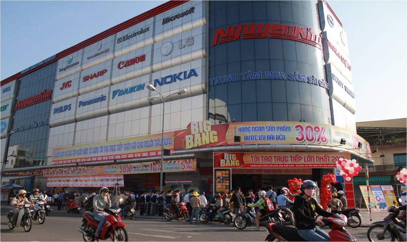 Nguyễn Kim đang đứng vị trí số 1 ở thị trường bán lẻ điện máy Việt Nam .