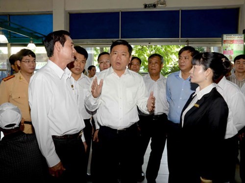 Bộ trưởng Đinh La Thăng làm việc tại Bến xe Miền Đông sáng 3.2 