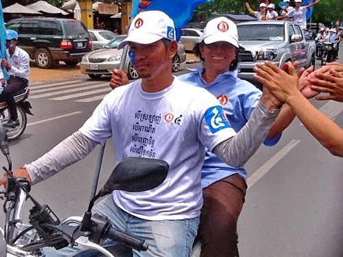Người dân Campuchia xuống đường ủng hộ thủ tướng Hunsen