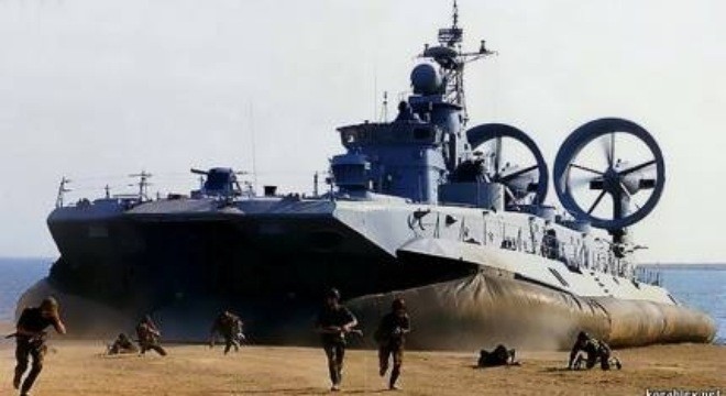 Trung Quốc đem tàu đệm khí tập trận chiếm đảo ở Biển Đông 
