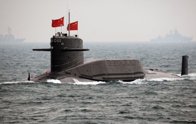 Một tàu ngầm của Trung Quốc ở gần quân cảng Thanh Đảo - Ảnh: wordpress.com