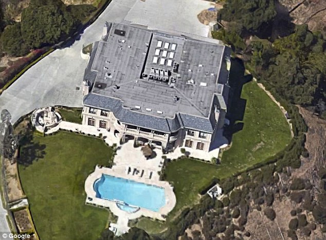 Cảnh sát cho biết Al-Saud đã thuê lại khu nhà lớn trị giá 37 triệu USD ở Beverly Hills. 
