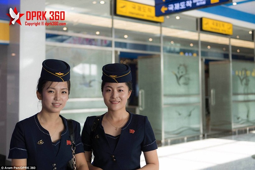 Hai nữ tiếp viên của hãng hàng không Triều Tiên Air Koryo 
