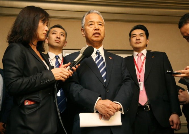 Bộ trưởng Kinh tế Nhật Akira Amari thông báo kết quả đàm phán Ảnh: AFP