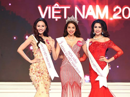 Hoa hậu và 2 á hậu của cuộc thi Hoa hậu Hoàn vũ Việt Nam 2015 Ảnh: Dương Vân