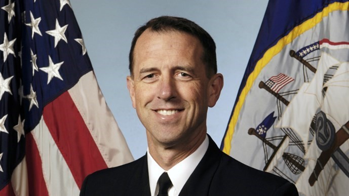 Đô đốc John Richardson, Tư lệnh Hải quân Mỹ phản bác tuyên bố ngang ngược về chủ quyền Biển Đông của Đô đốc Hải quân Trung Quốc - Ảnh: Hải quân Mỹ
