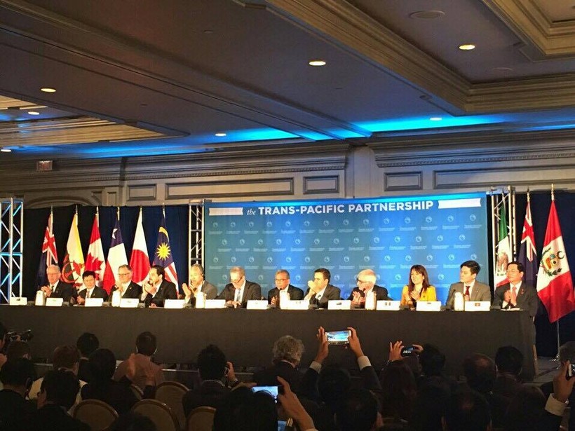 Đại diện 12 nước TPP họp báo sau khi đạt được thỏa thuận