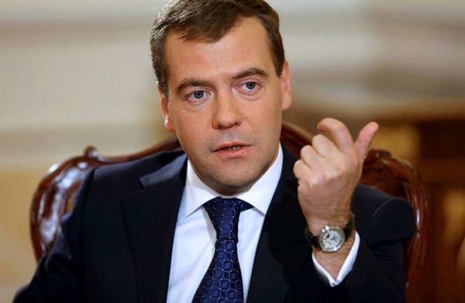 Thủ tướng Nga Dmitry Medvedev lần đầu tiên thừa nhận khả năng khủng bố trên máy bay gặp nạn - Ảnh: AFP