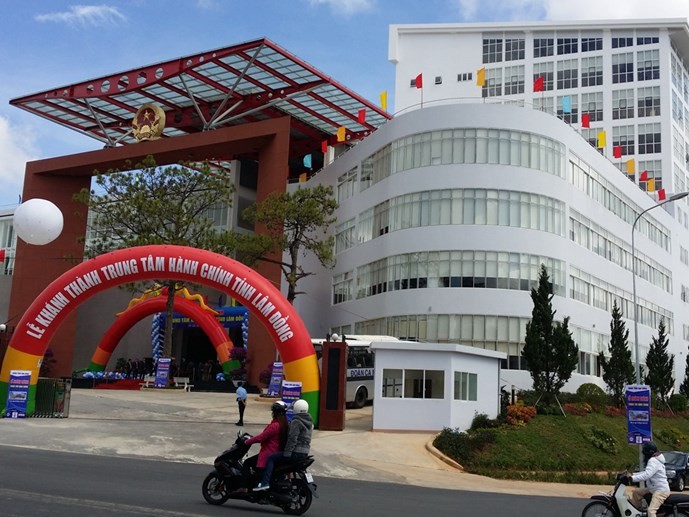 Trung tâm hành chính tỉnh Lâm Đồng xây từ tiền ngân sách và phải đi vay - Ảnh: Gia Bình