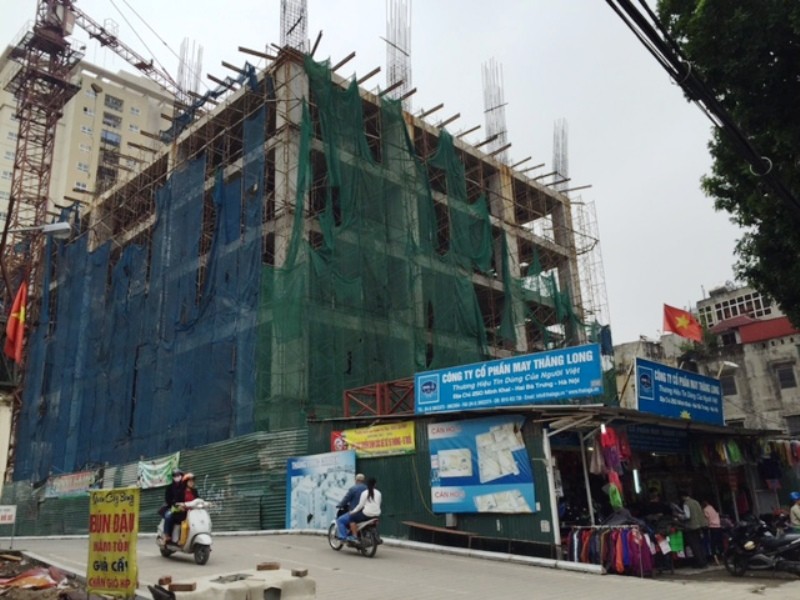 Phần đất của công ty May Thăng Long (250 Minh Khai, Hai Bà Trưng) hiện nay là một công trình chung cư - nhà ở cao tầng, khu vực phía bên trong đã đi vào hoạt động với dân cư đông đúc. Ảnh: Đình Vũ