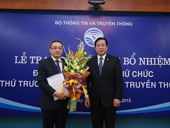 Bộ trưởng Bộ TT&TT trao quyết định bổ nhiệm Thứ trưởng Bộ TT&TT cho ông Phan Tâm