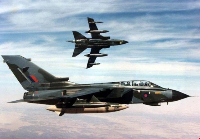 Hai bay ném bom Tornado của Anh - Ảnh: Reuters