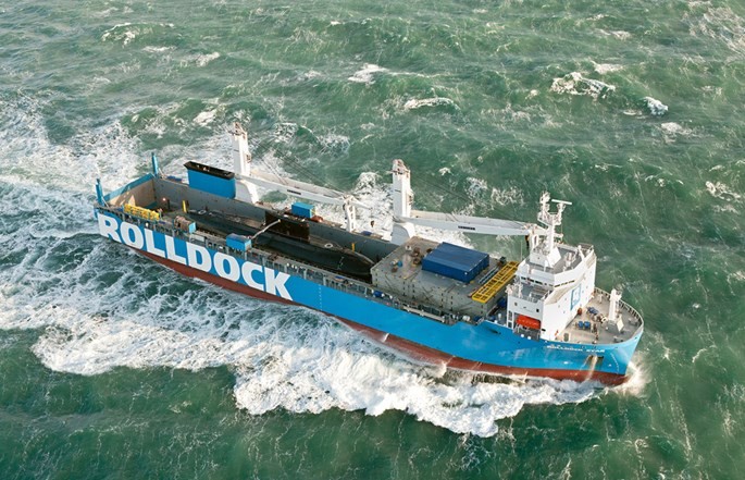 Tàu Rolldock Star chở tàu ngầm Hải Phòng về nước, tháng 1.2015. Cũng con tàu siêu trường siêu trọng này đang vận chuyển tàu ngầm Đà Nẵng về Việt Nam - Ảnh: Rolldock