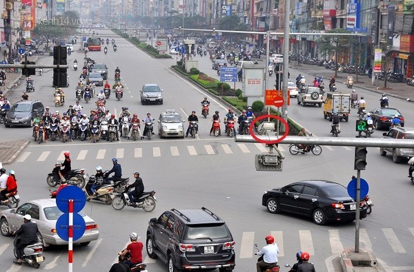 Một nút giao thông Hà Nội có lắp camera giám sát giao thông