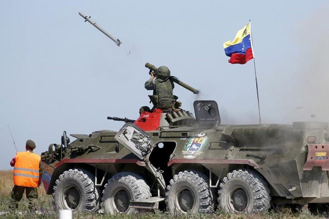Binh sĩ Venezuela bắn tên lửa phòng không vác vai trong một cuộc tập trận tại Nga