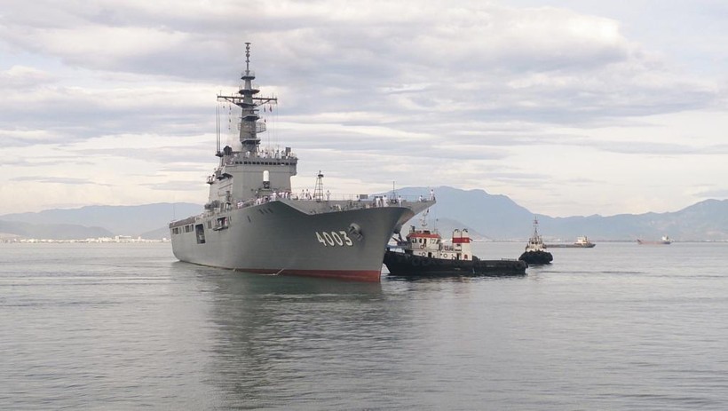 Một tàu của hải quân Lực lượng phòng vệ Nhật Bản đến cảng Tiên Sa, Đà Nẳng